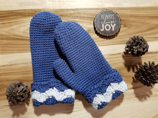 Wavy Shells Mittens Free Crochet Pattern by Highland Hickory Designs