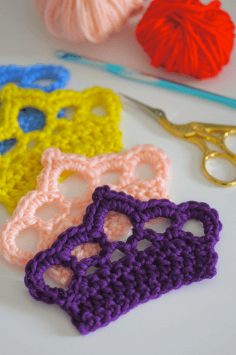 Small Crown Keychain Crochet Pattern, Queen's Jubilee 