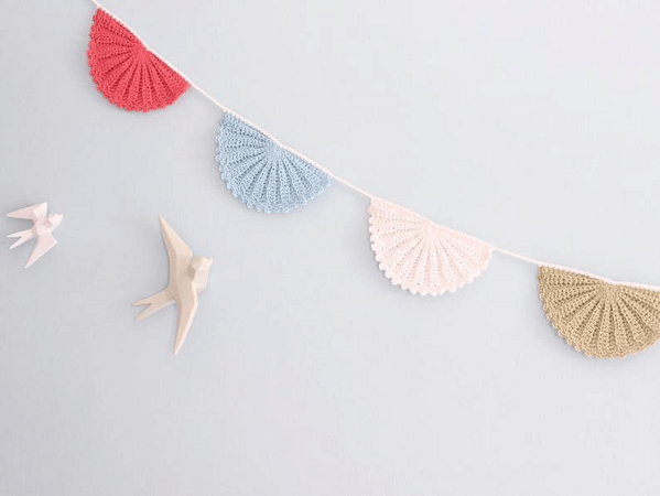 Crochet Fan Bunting Pattern by Tremendu