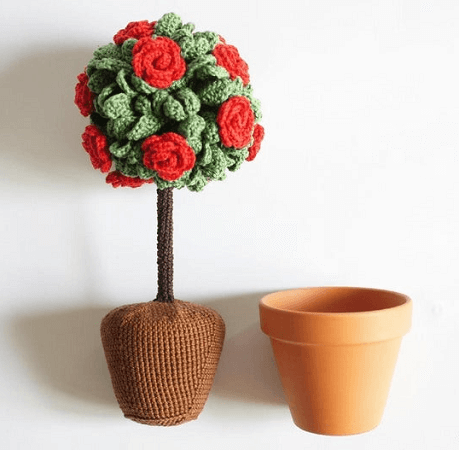 Crochet Rose Tree Pattern by Renirumi