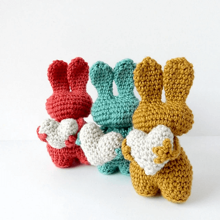 Valentine's Day Crochet Bunny Pattern by Anisbee Anisbee