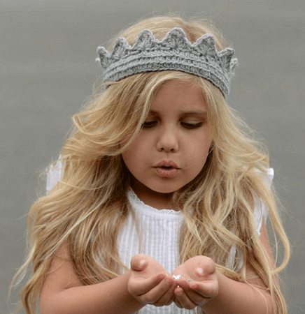 Princess Crown Crochet Pattern by The Velvet Acorn