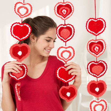 Heart Strings Garland Crochet Pattern by Red Heart