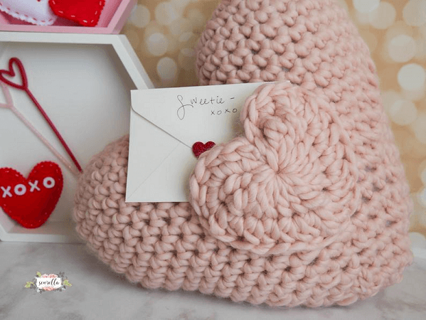 Love Note Crochet Pocket Pillow Pattern by Sewrella