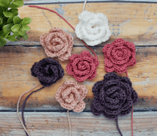 Quick And Easy Crochet Roses Pattern by Sewrella