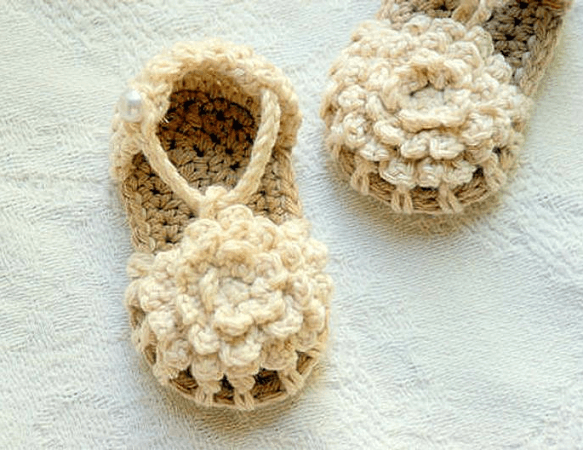 Baby Sandals Crochet Pattern by Two Girls Patterns