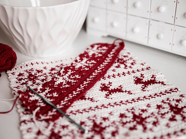 Festive Crochet Dish Towels Pattern by Lee Lee Knits