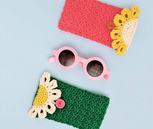 Happy Daisy Crochet Sunglasses Pouch Pattern by Persia Lou