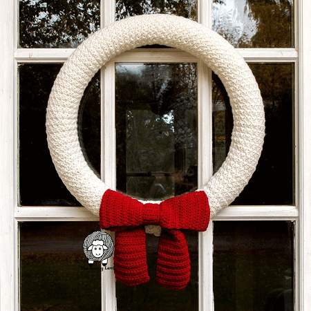 Crochet Country Winter Wreath Pattern by The Loopy Lamb