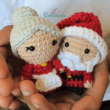 Santa And Mrs. Claus Amigurumi Pattern by Crochelandia