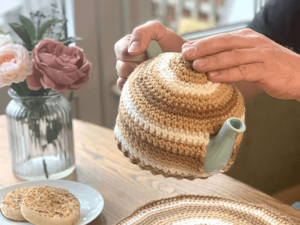 eapot Cosy Crochet Pattern by Cosy Rosie UK