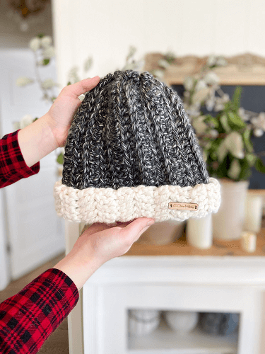 Two Toned Beanie Free Crochet Pattern by E'Claire Makery