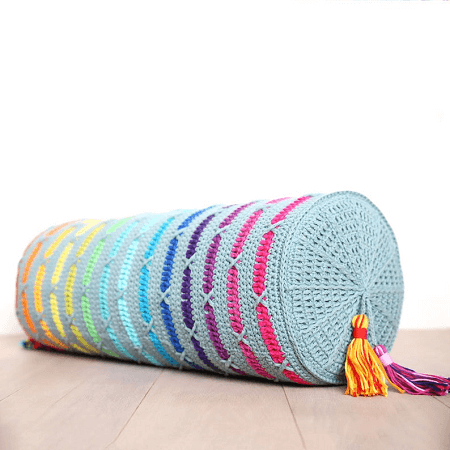 XOXO Pillow Crochet Pattern by Haakmaarraak NL