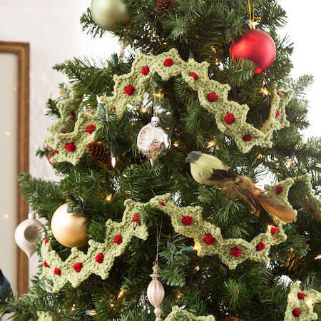 Christmas Tree Garland Crochet Pattern by Red Heart