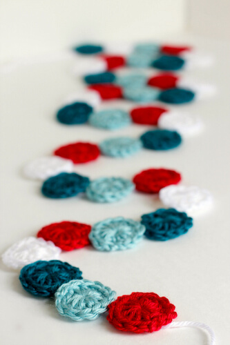 Circle Crochet Holiday Garland Pattern by Make And Takes