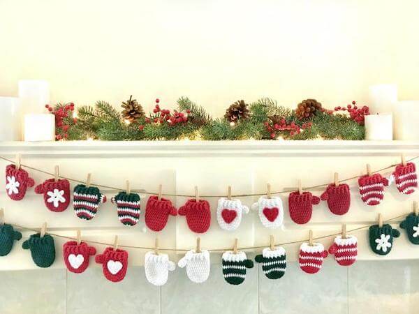 Crochet Mittens Christmas Garland Pattern by Crochet To Play