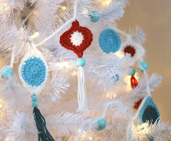 Retro Ornament Crochet Christmas Garland Pattern by Persia Lou