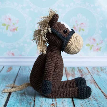 Farm Horse Crochet Pattern by Amigurumi Today