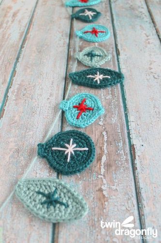 Free Holiday Crochet Garland Pattern by Homemade Heather