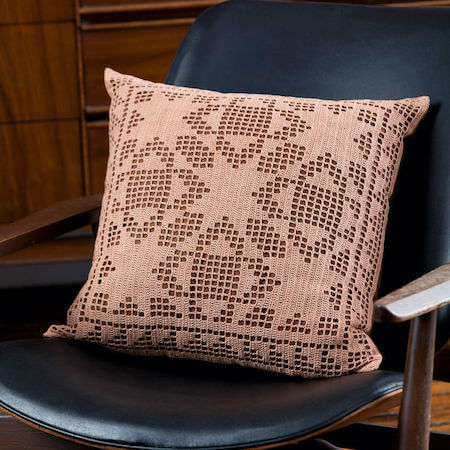 Quilt Block Filet Pillow Crochet Pattern by Yarnspirations