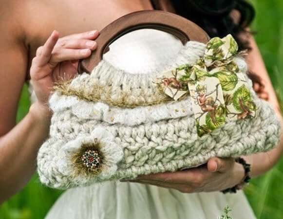 Small Ruffle Handbag Crochet Pattern by Yay Crochet Patterns