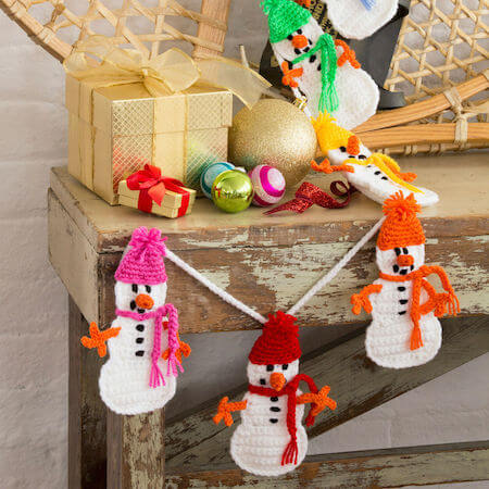 Snowman Garland Crochet Pattern by Red Heart