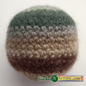 Simple crochet balls by Stitches n Scraps