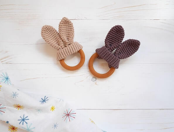 Easy Crochet Wooden Teether Pattern by Malloo Knits