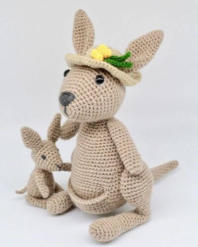 Mama Jill And Little Joey Kangaroo Crochet Pattern by Hello Yellow Yarn