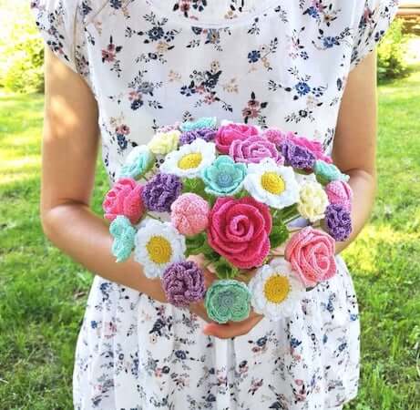 Crochet Flower Bouquet Pattern by Vi Tasja