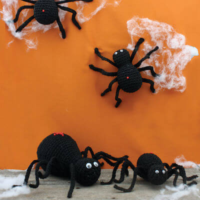 Halloween Spiders Amigurumi Pattern by Yarnspirations