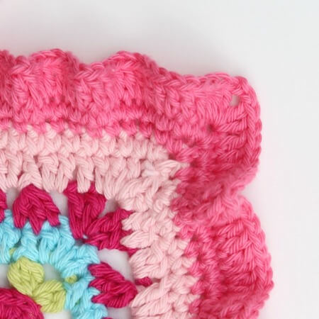 Large Ruffle Blanket Edging Crochet Pattern by Dedri Uys