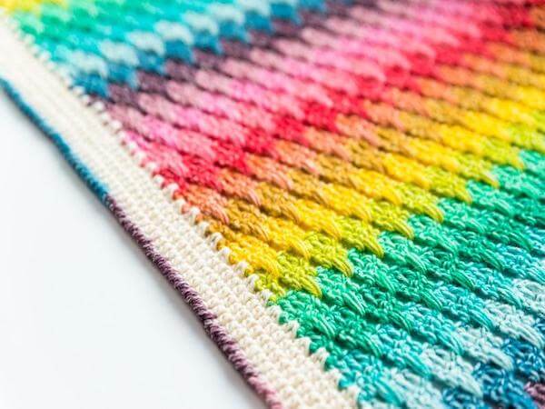 Larksfoot Rainbow Blanket Crochet Pattern by Haakmaarraak NL