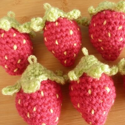 Free Crochet Strawberry Pattern by Felt Magnet