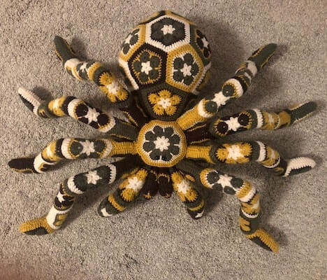 Spider African Flower Crochet Pattern by Larrie Crafts NL