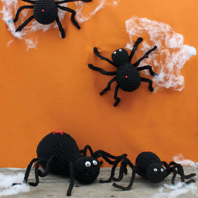 Crochet Halloween Spiders Pattern by Yarnspirations