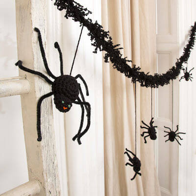 Crochet Spider Garland Pattern by Red Heart