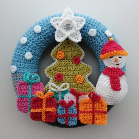 Christmas Tree Wreath Crochet Pattern by HookAndMarvellous