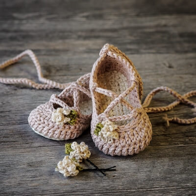 Baby Strappy Crochet Ballet Slippers Pattern by Two Girls Patterns