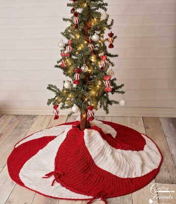 Peppermint Swirl Christmas Tree Skirt Crochet Pattern by CraftingFriendsDesig