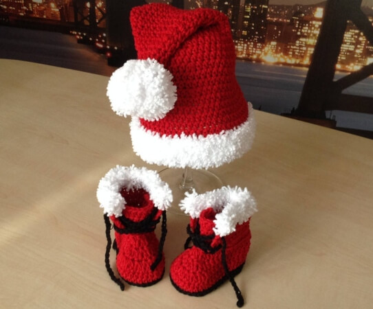 Santa Baby Hat & Boot Set Crochet Pattern by TurquoisePattern