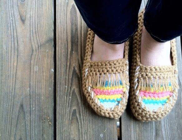 Tribal Crochet Shoes Moccasins Tutorial by Just Be Crafty