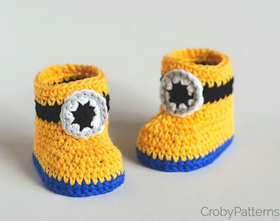 Minion Baby Booties Free Crochet Pattern by Croby Patterns