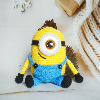 Sitting Minion Amigurumi Pattern by Febby Pranajaya