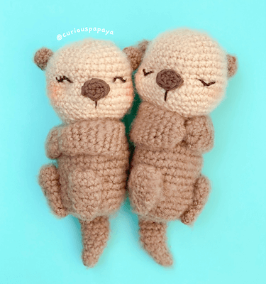 Free Otter Crochet Pattern by Curious Papaya
