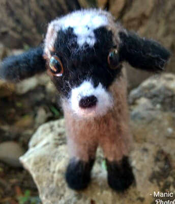 Gidget, The Goat Crochet Pattern by Manic Yarn