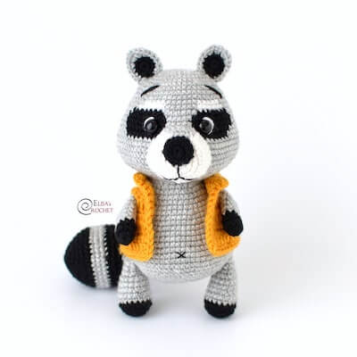 Gigi, The Raccoon Amigurumi Pattern by Elisa's Crochet