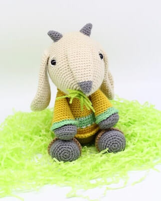Gilbert, The Goat Crochet Pattern by Hello Yellow Yarn