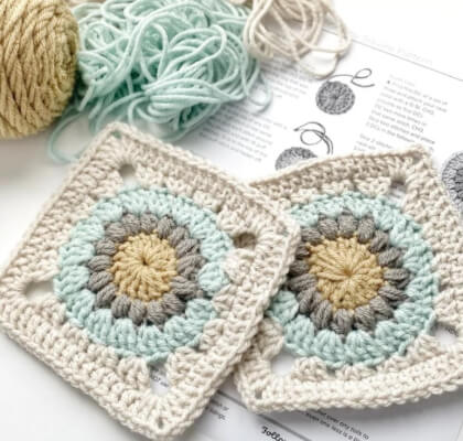 Sunny Days Granny Square Pattern by hardknotlifecrochet