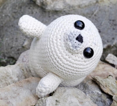 Bubbly, The Baby Seal Crochet Pattern by Smart Apple Creations